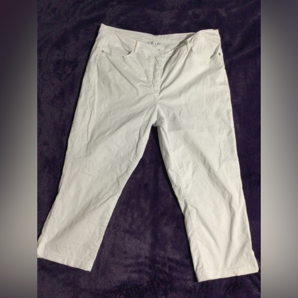💜 Tribal White Cropped Pants Gently Worn